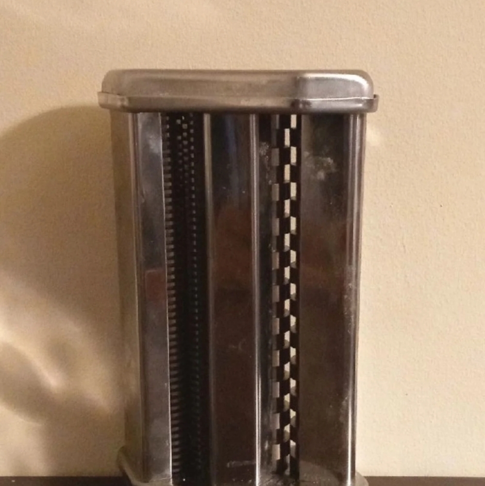 My Perfect Kitchen Pasta Machine - Picture 5 of 6